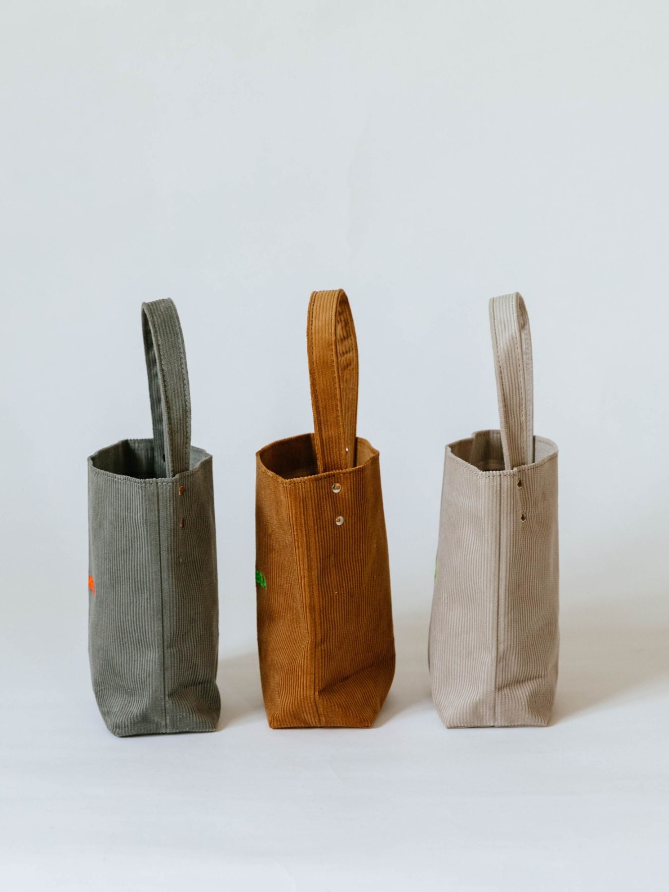 TEMBEAのロゴは片面のみです。