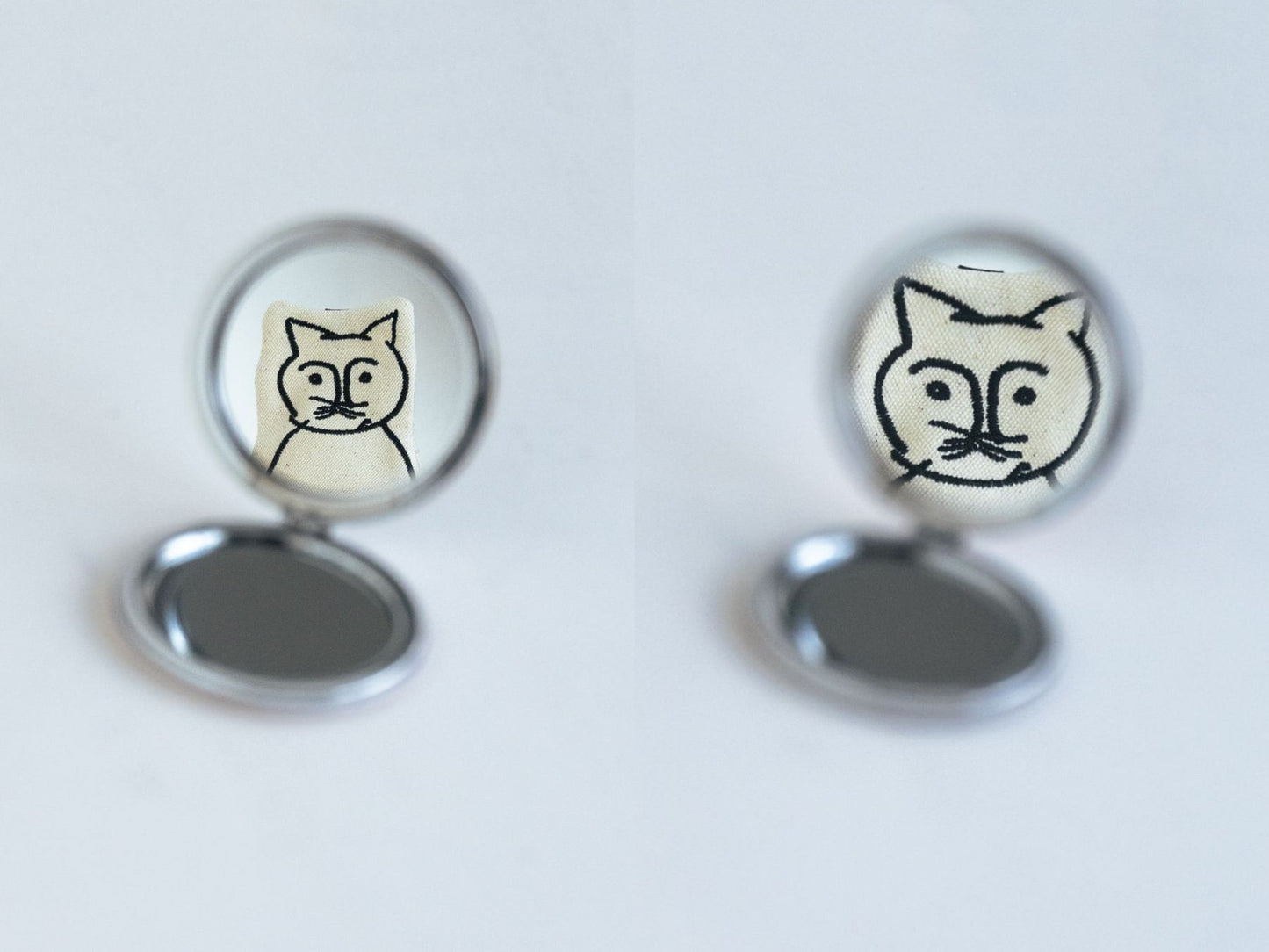 片面は等倍鏡、もう片面は拡大鏡。