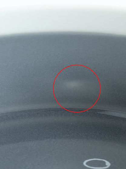 アップサイクルのため、器には黒点や色むらが見られます。
