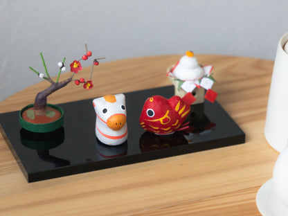 和紙のお正月飾りとサイズ感が同じなので、一緒に飾って楽しむのもおすすめ。