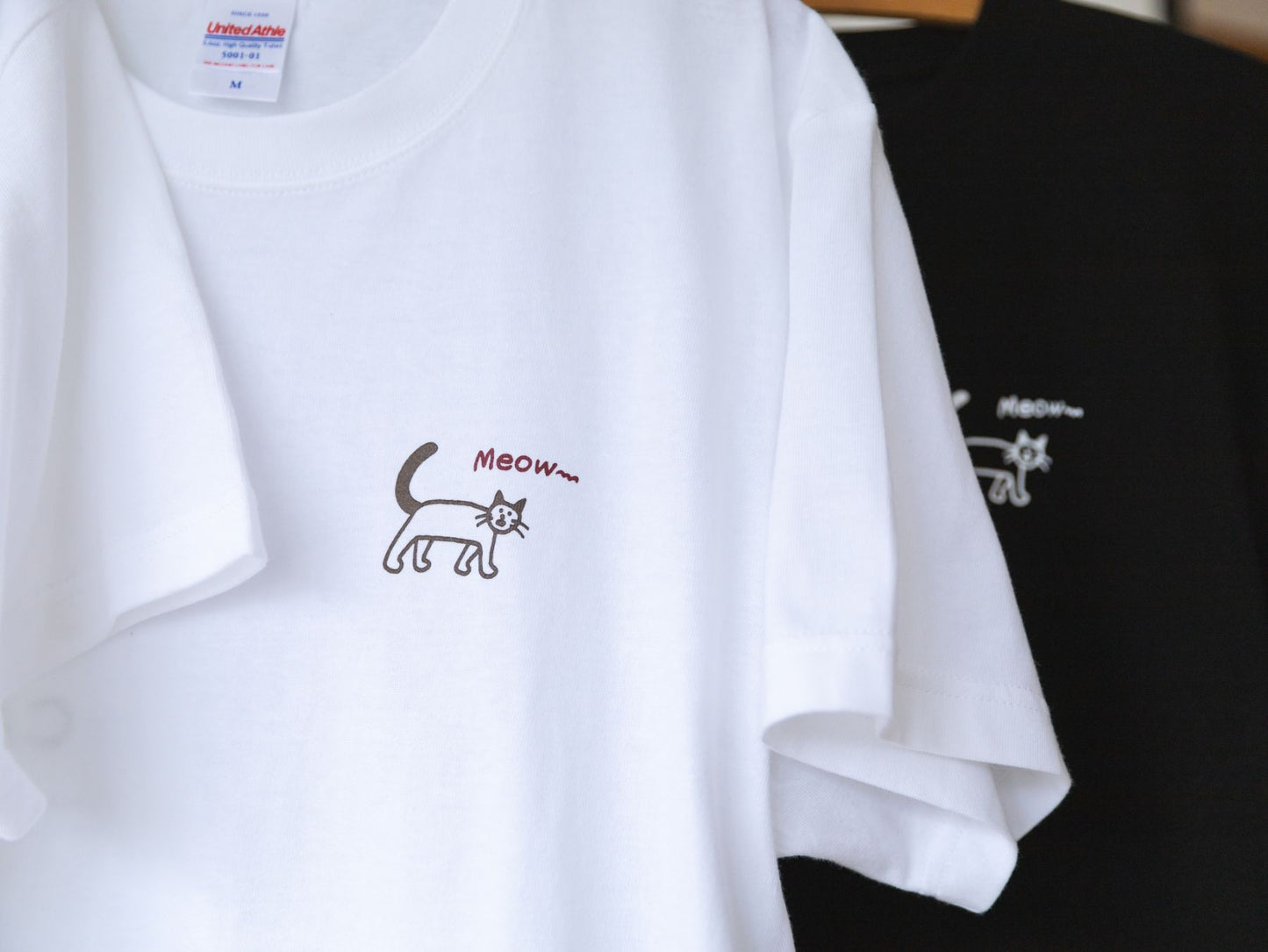 STOMACHACHE. × Orneko Tシャツ