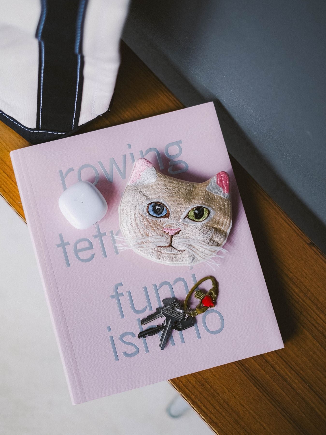 小菅くみ × Orneko 刺繍ポーチ