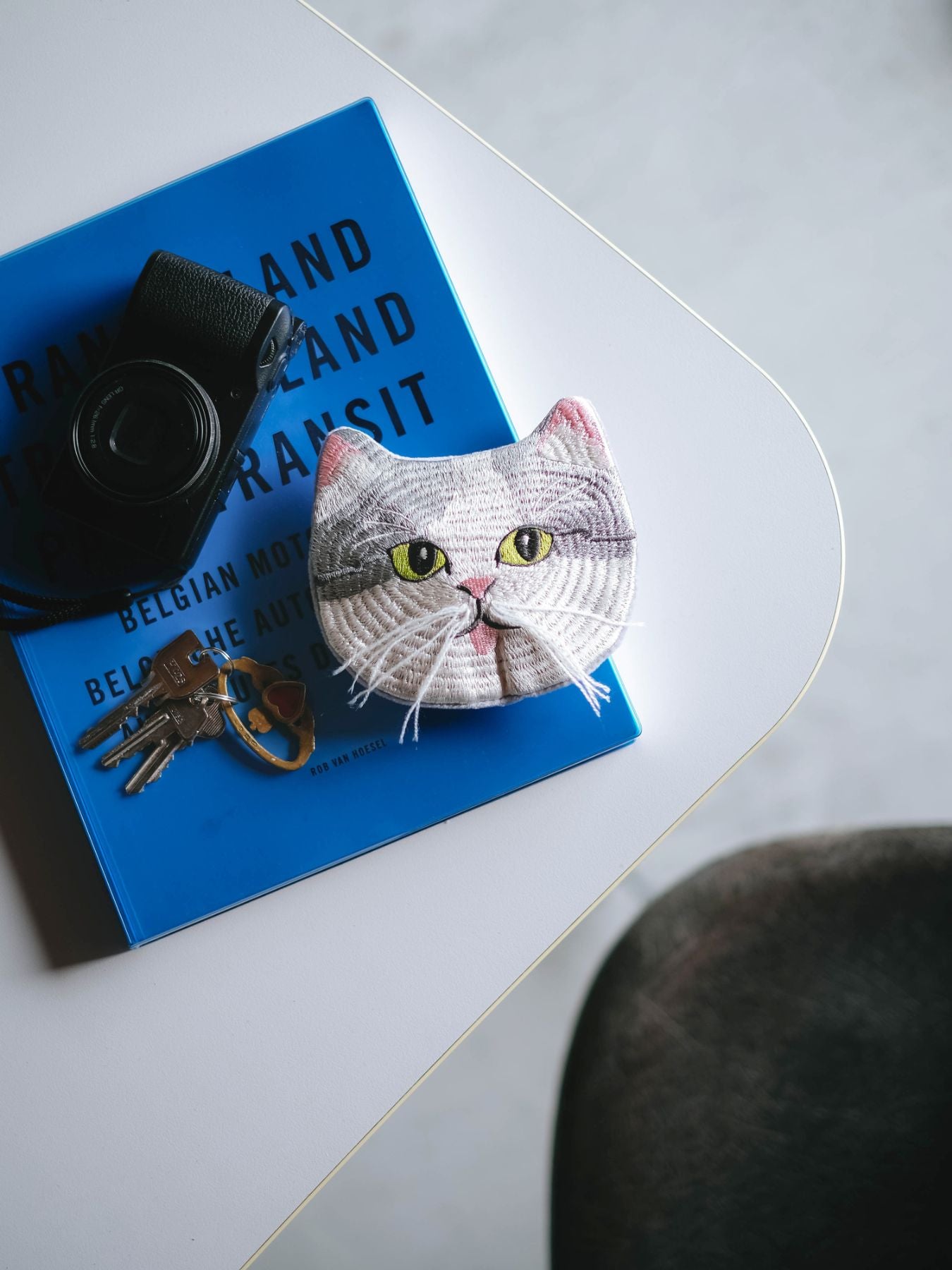 小菅くみ × Orneko 刺繍ポーチ