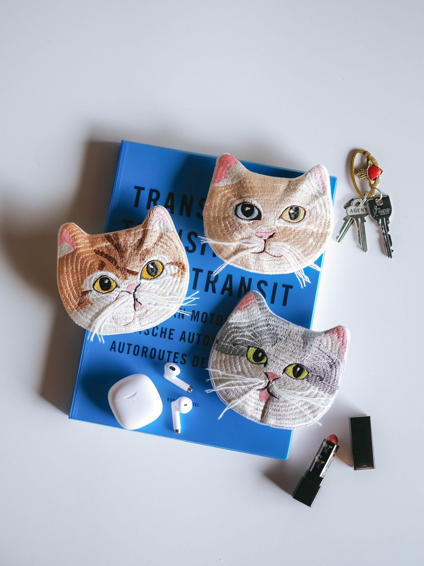 小菅くみ × Orneko 刺繍ポーチ｜ポーチ｜オルネ ド フォイユ公式