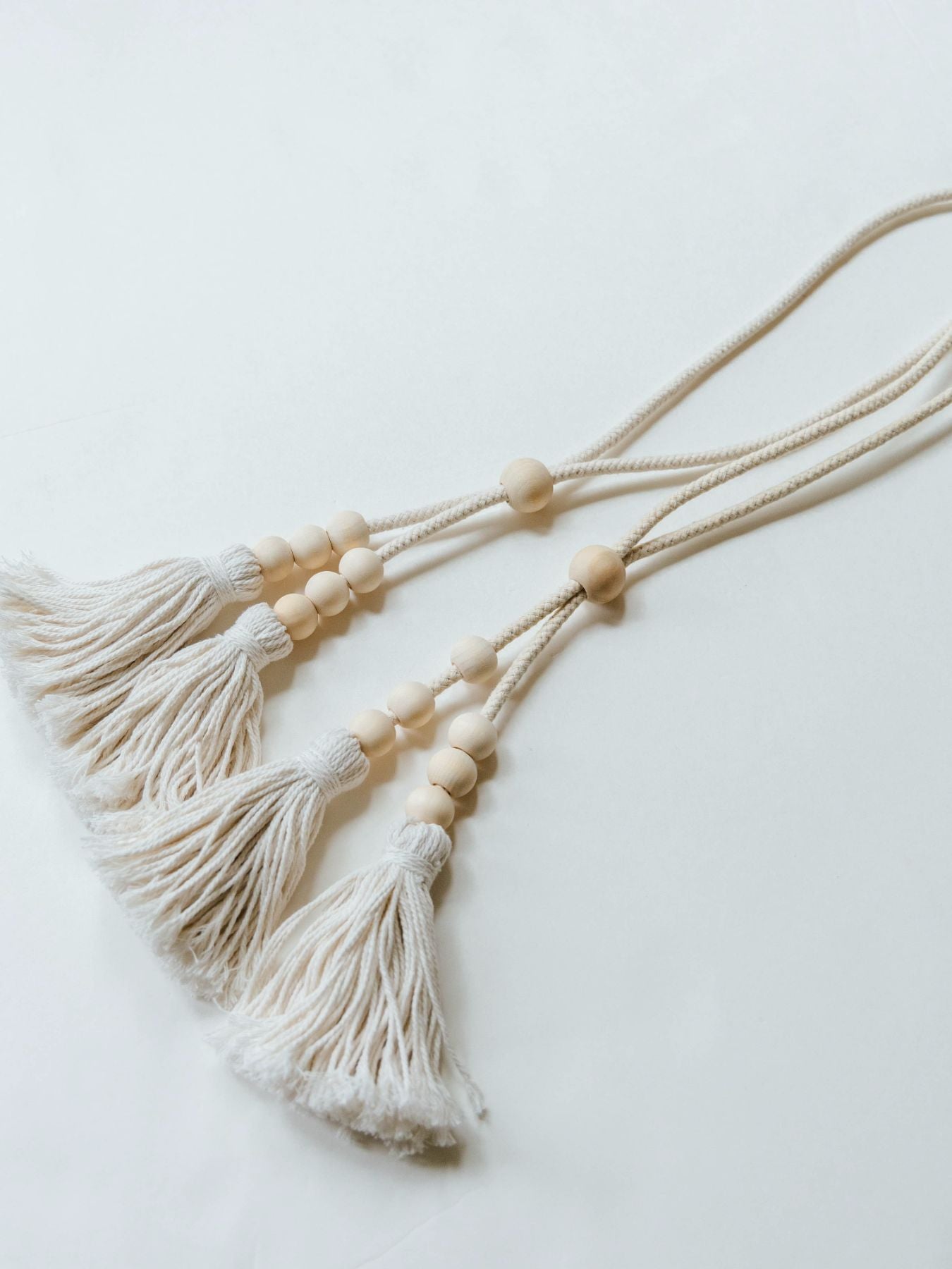 ウッドビーズは天然素材の為、木目や色味に個体差があります。