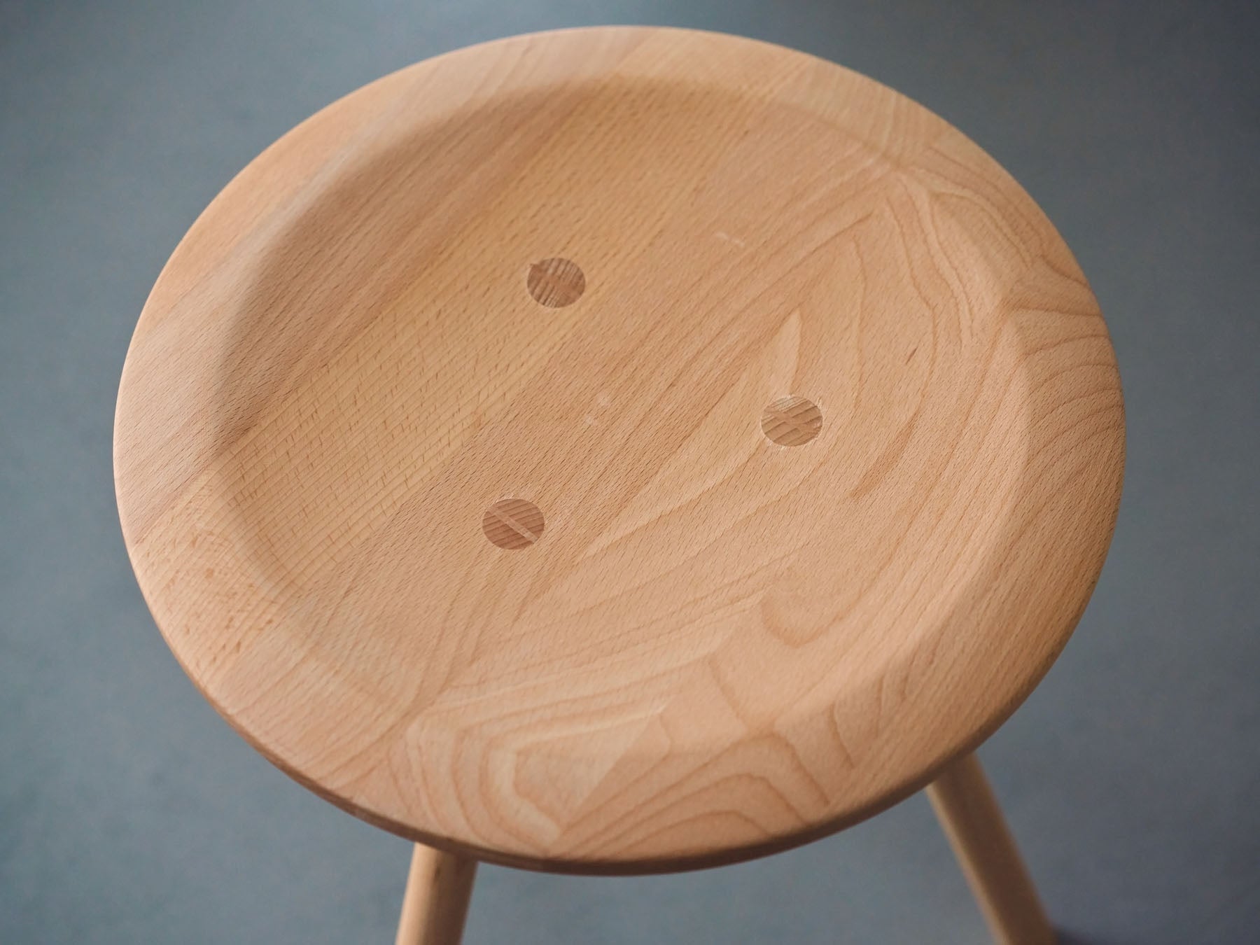 オーダー　3本足のスツール　3点 3legs stool（3本脚スツール）｜家具｜オルネ ド フォイユ公式