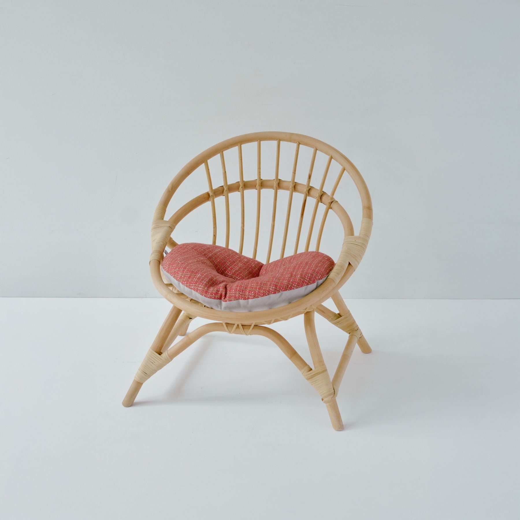 ラタンラウンドチェア（リバーシブルクッション付き）｜家具｜オルネ