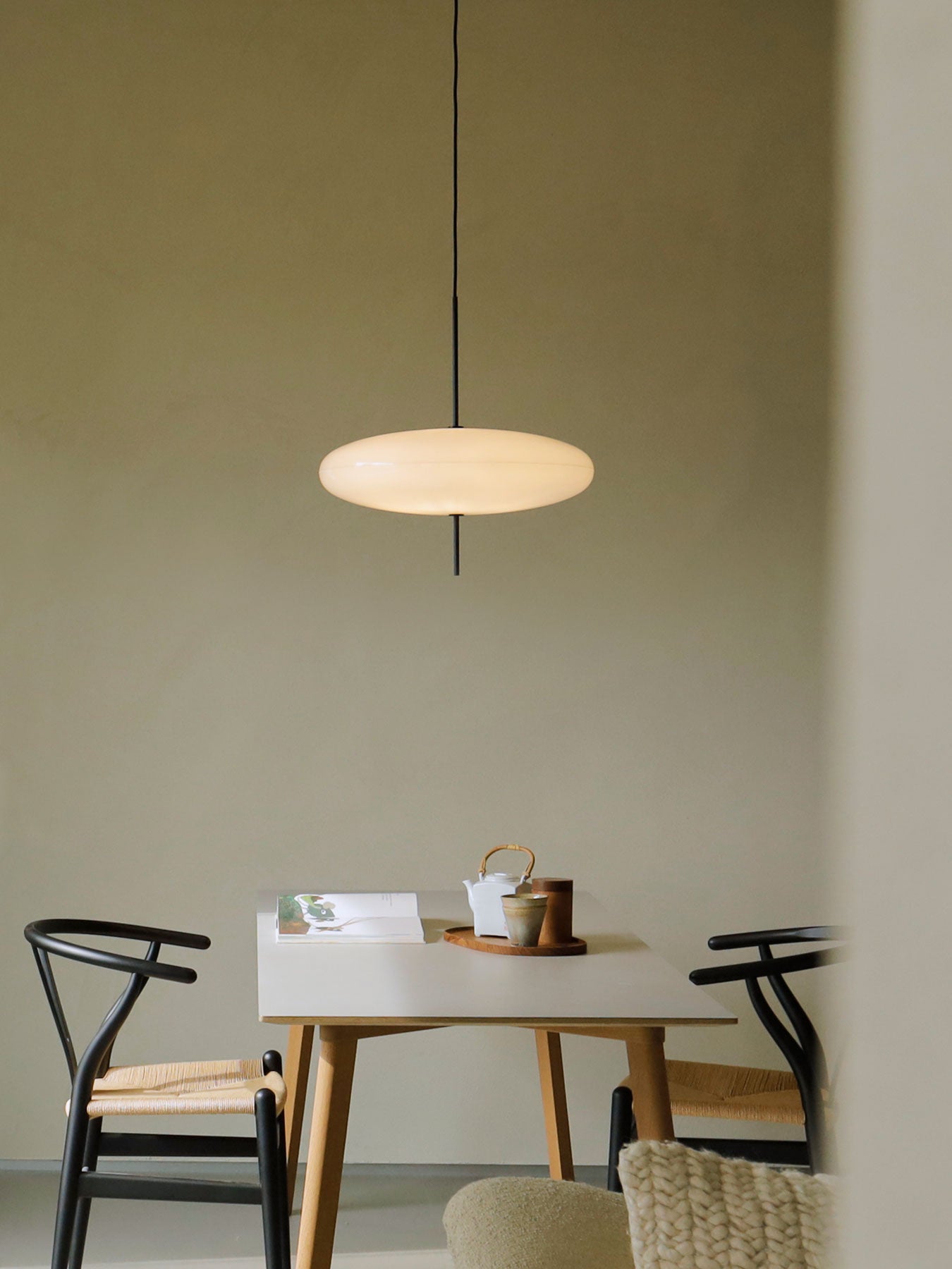 ①希少シャンデリア（Orné de Feuilles オルネドフォイユ青山購入）