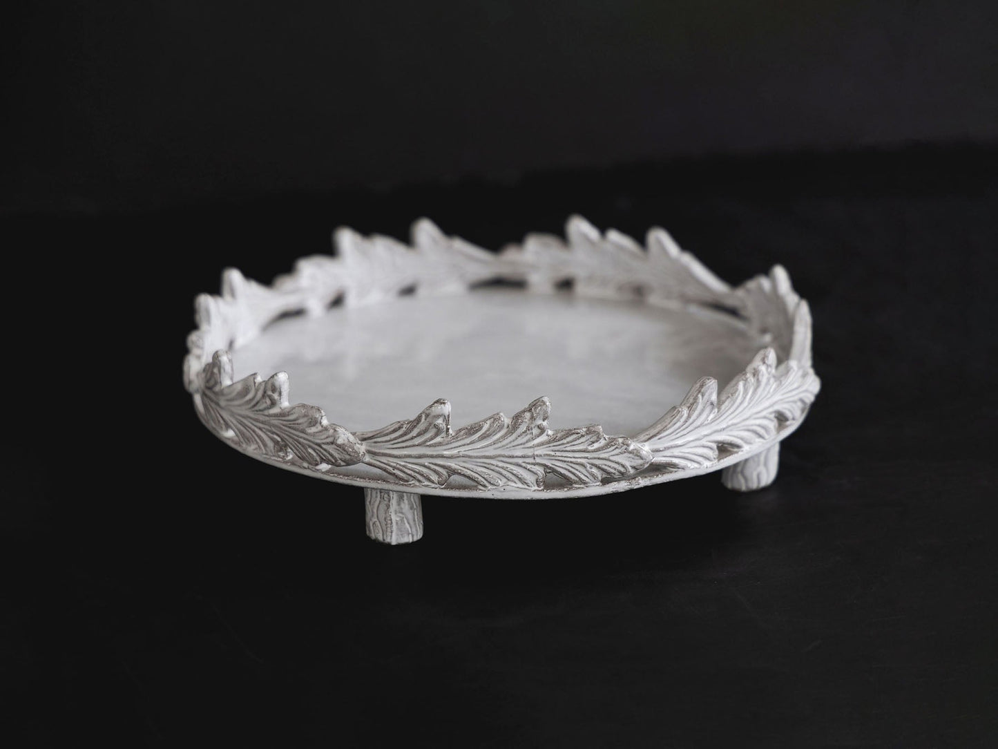 Astier de Villatte 脚付ラウンド・リーフプレート 28.5cm／Setsuko