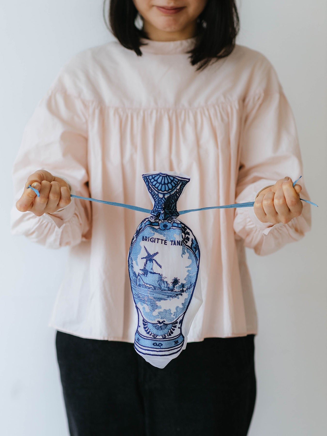 口は閉じることができます（モデル身長156.5cm）