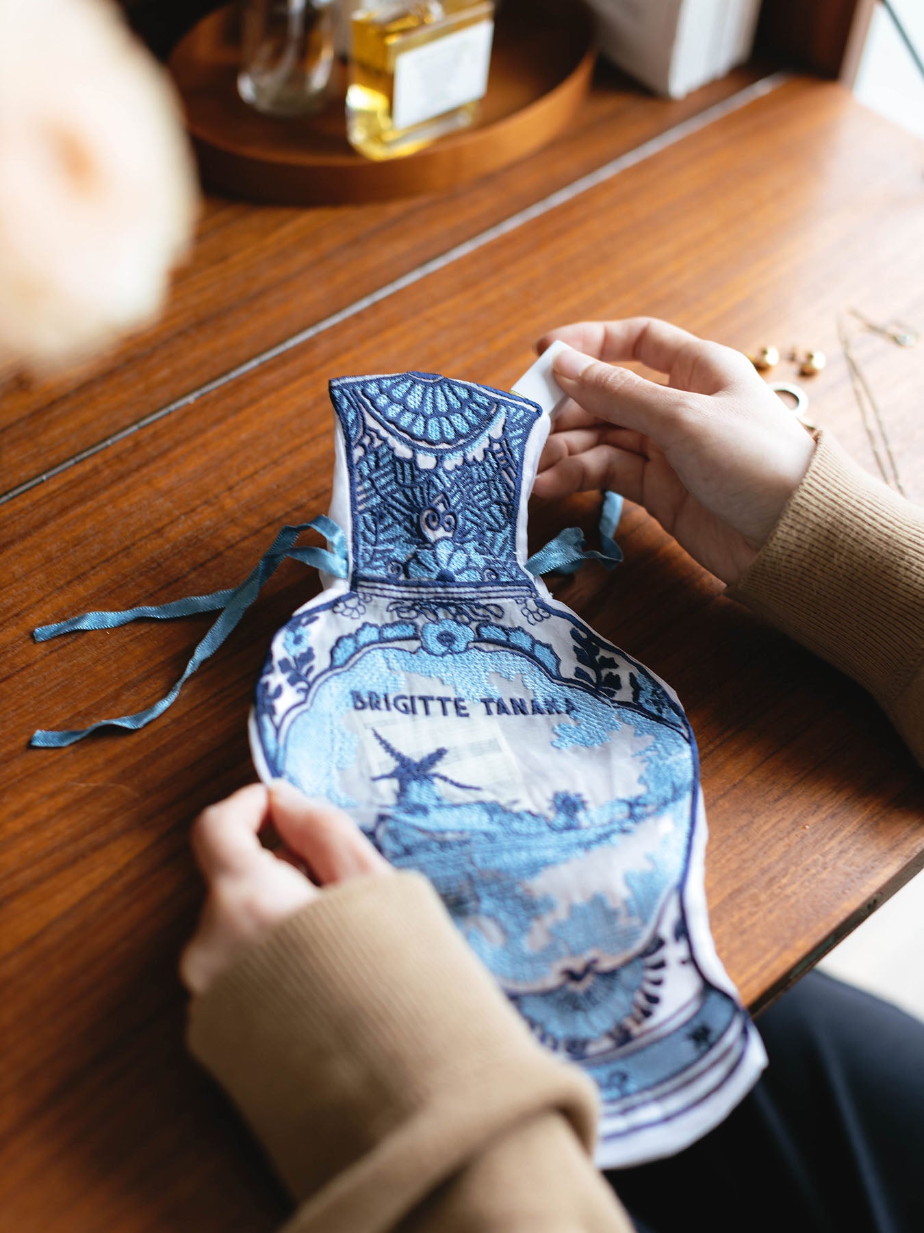Brigitte Tanaka ミニポーチ／Delft Vase Pouch