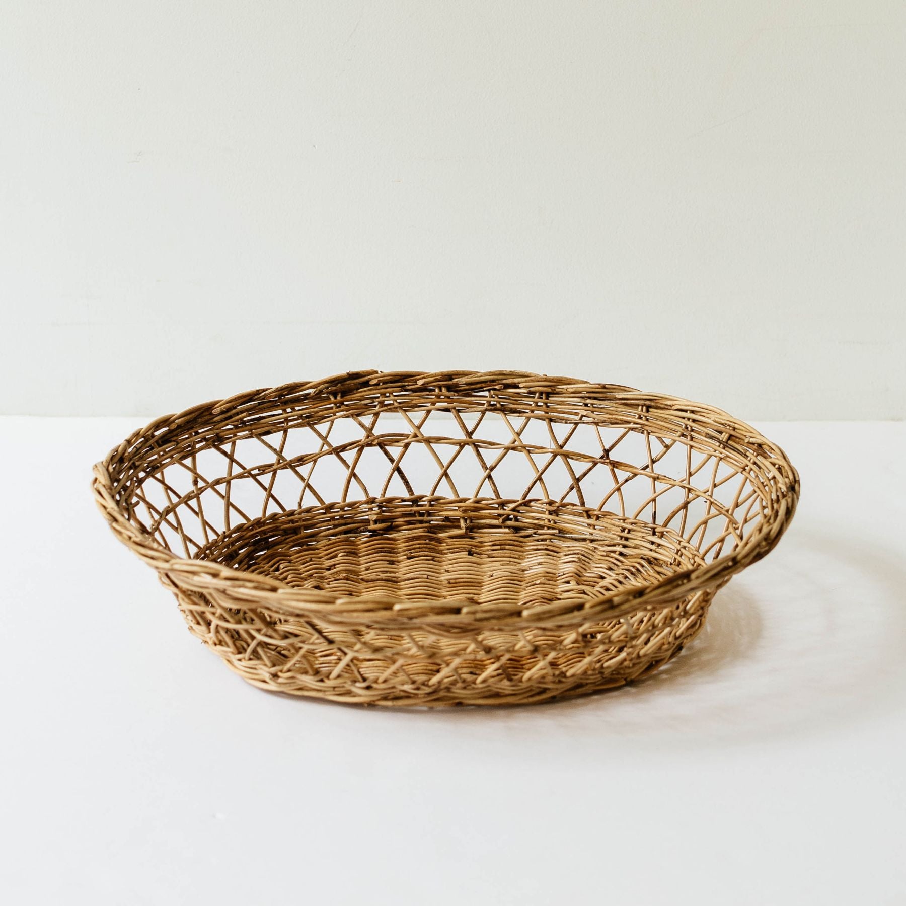【美品】オルネコ オリジナル・スタンドバスケット　天然素材 編み込みバスケット オルネコ オリジナル・スタンドバスケット｜かご・収納｜オルネ