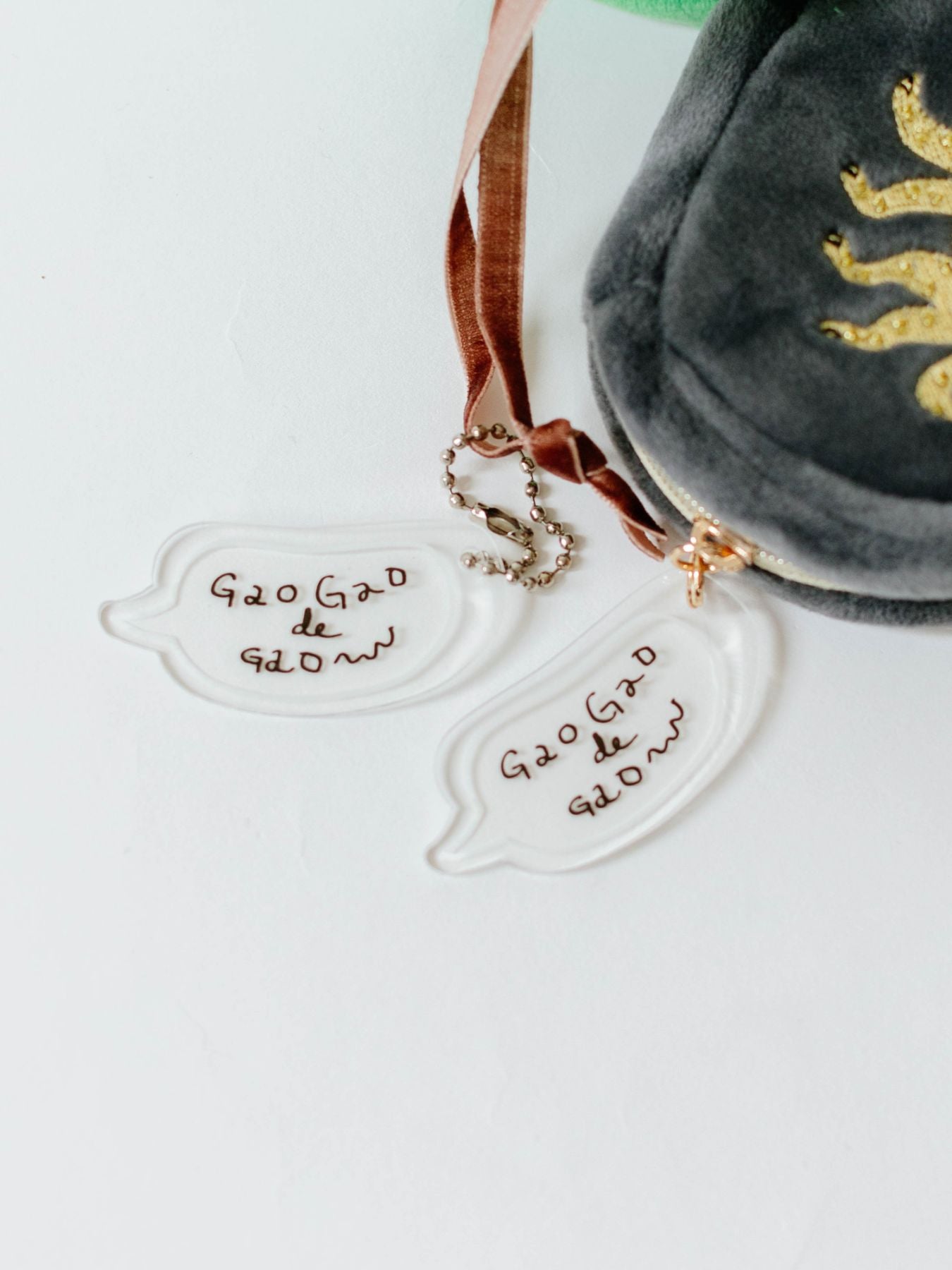 透明アクリルチャーム付き（全種類 共通）