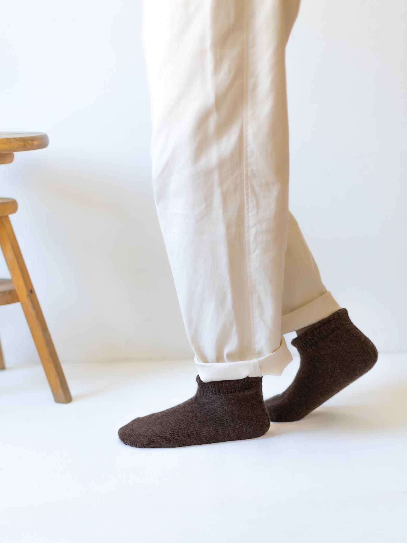 ダークブラウン