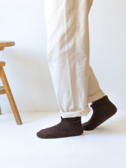 ダークブラウン