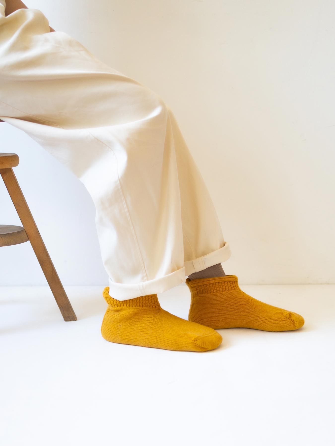 ダークイエロー