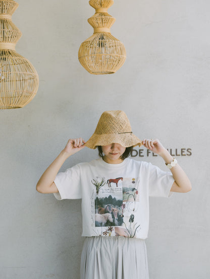 Sweet Little Nothing Tシャツ（馬と球根花）