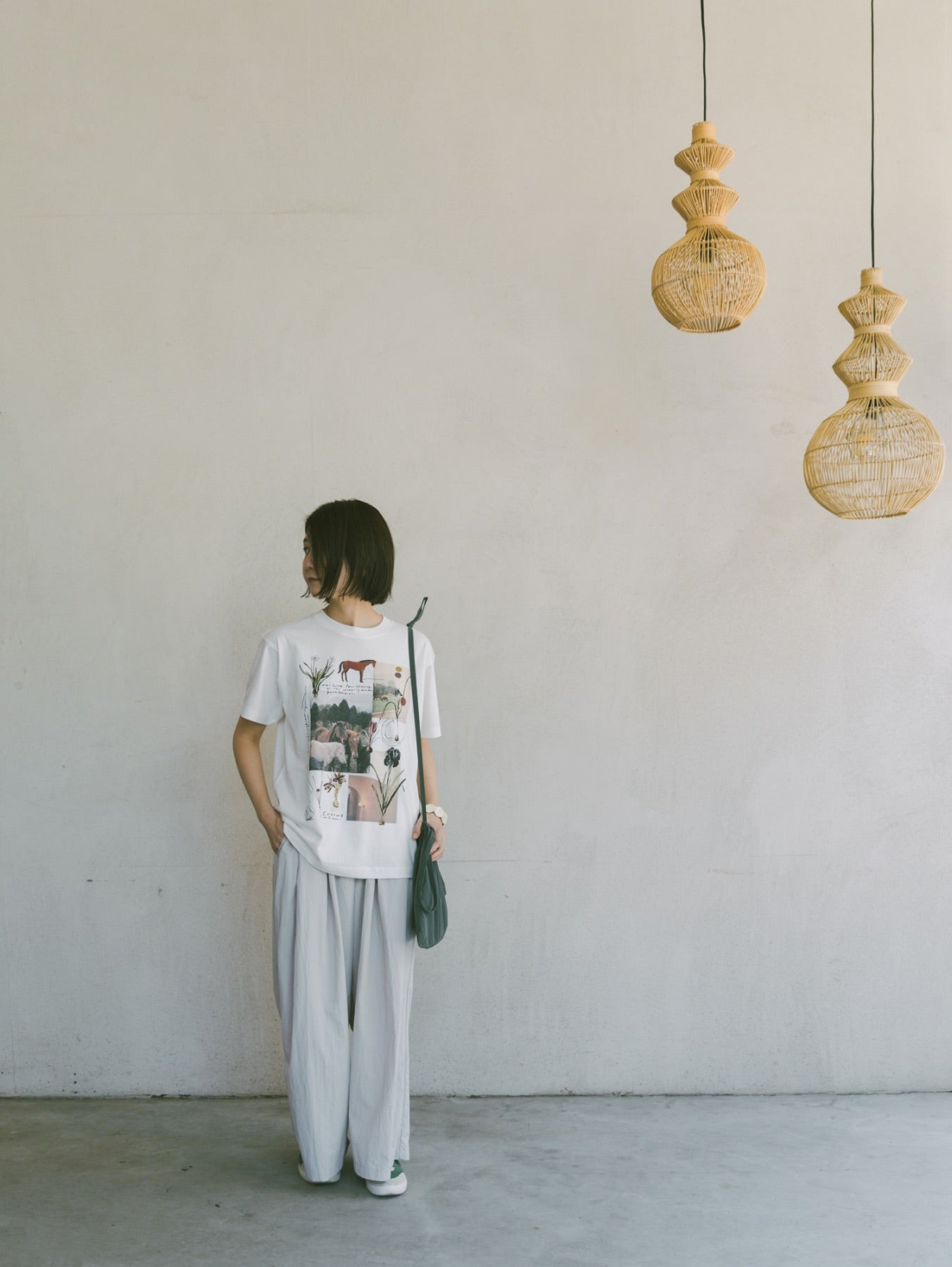 Sweet Little Nothing Tシャツ（馬と球根花）