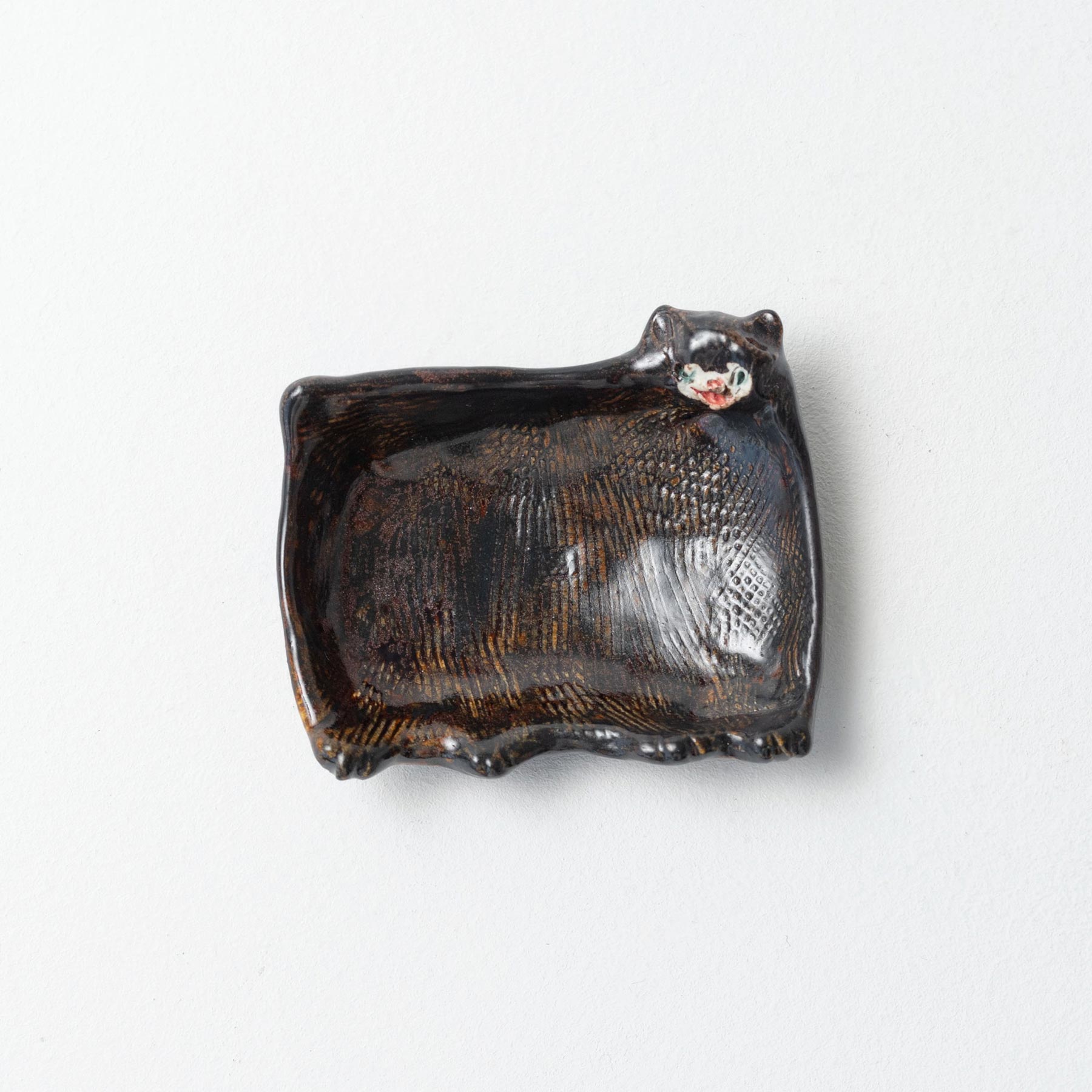 hrt0082-f）ネコ菓子皿（黒）／F<br>幅9.5cm×奥行き8cm×高さ2.5cm
