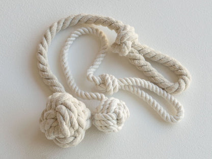 ホワイトは、LとSで糸の色味が若干異なります。