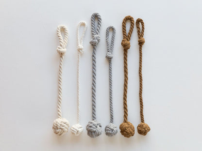 各色左からL、S。それぞれ長さや結び目の位置に個体差があります。予めご了承ください。