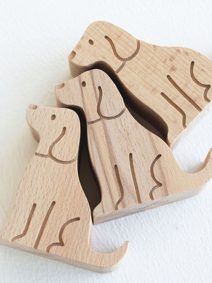 DOG BEECHWOOD PHONE STAND（犬のスマートフォンスタンド）