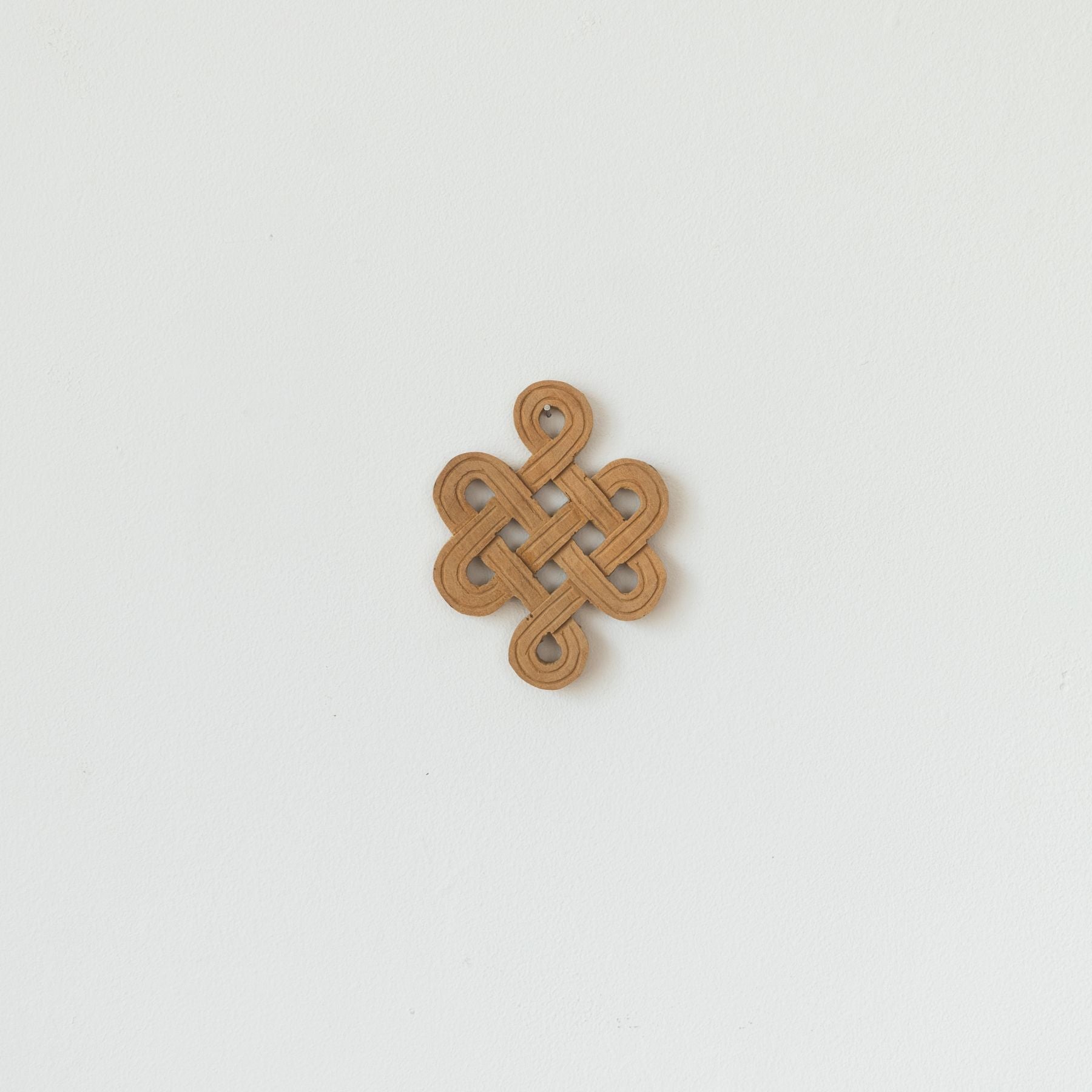 Endless knot／ラウンド（木彫りオブジェ）｜壁飾り・ウォール