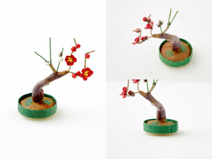 ミニ盆栽／紅白梅<br>春が来る前に花を咲かせ実を結ぶ梅は、慶事を代表する植物のひとつ。