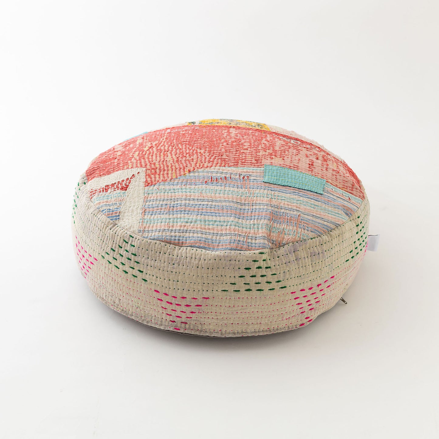 オルネコ・カンタパッチワーク 猫のプフ／B