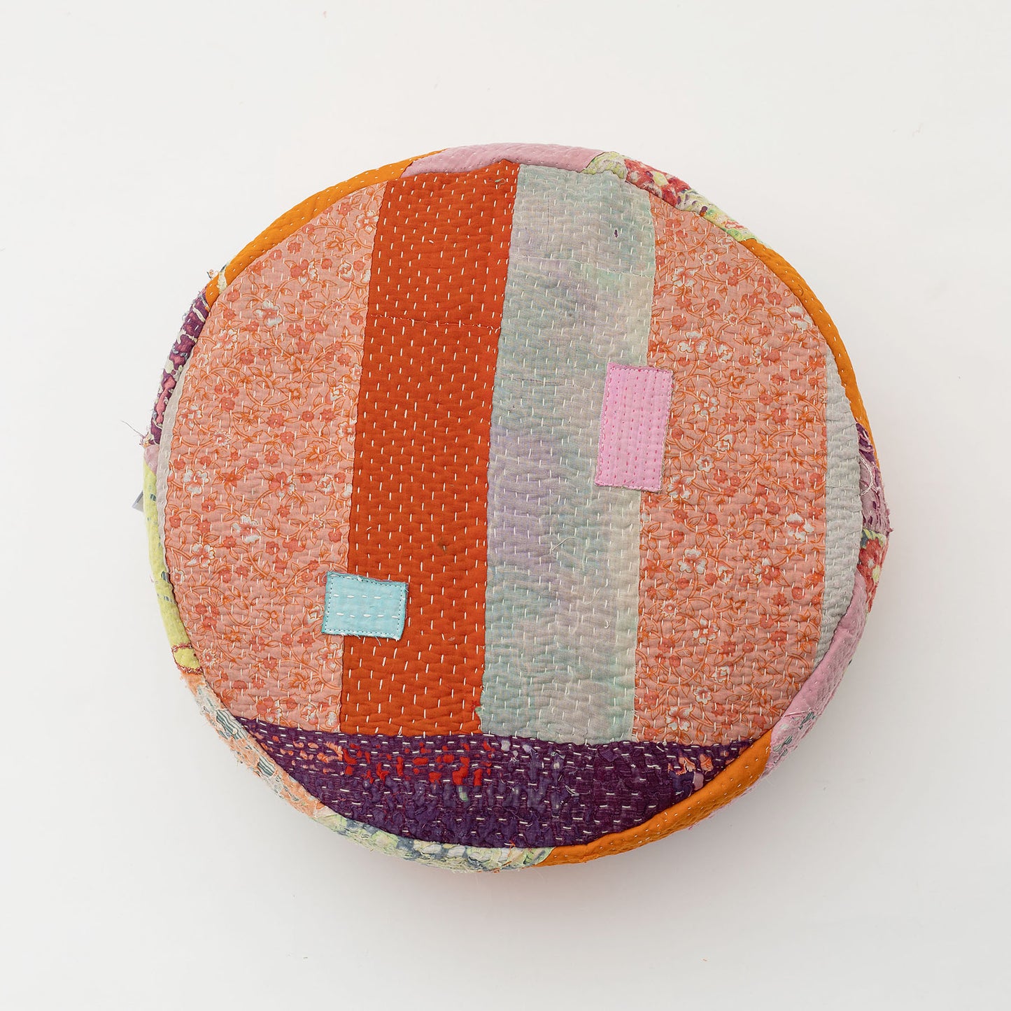 オルネコ・カンタパッチワーク 猫のプフ／E