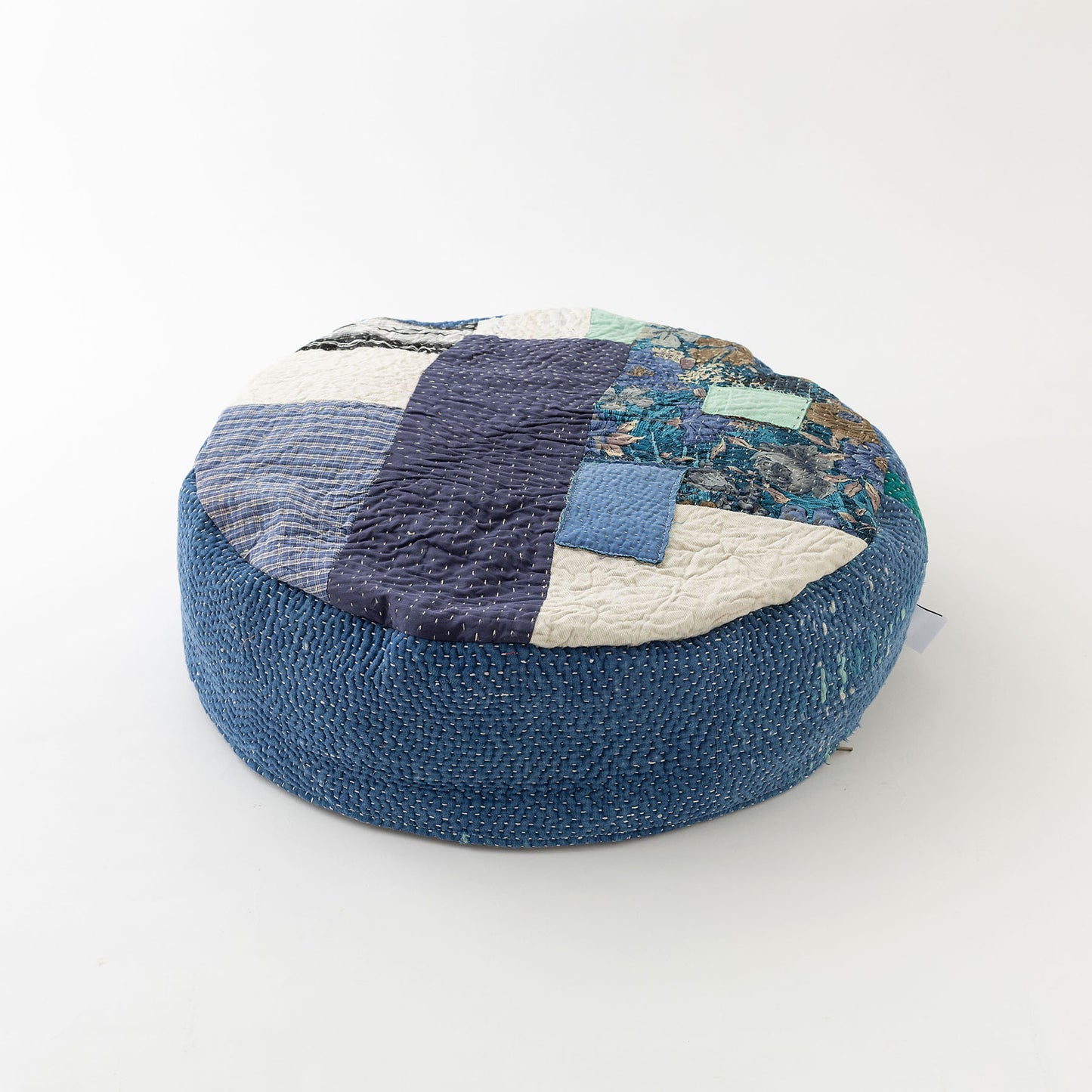 オルネコ・カンタパッチワーク 猫のプフ／I