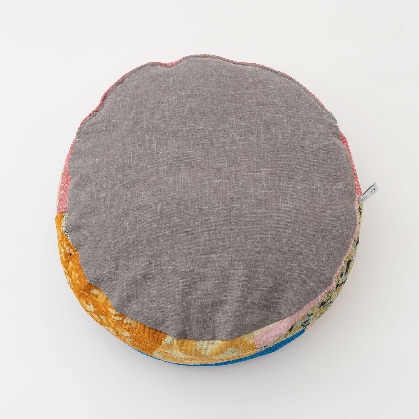 オルネコ・カンタパッチワーク 猫のプフ／J