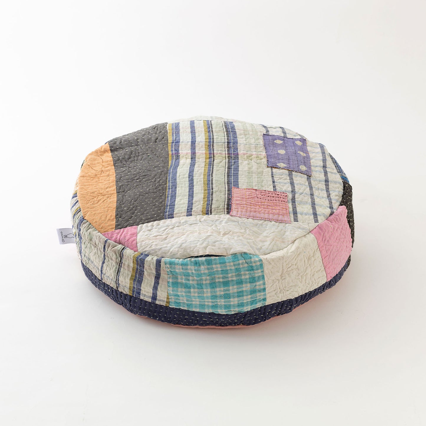 オルネコ・カンタパッチワーク 猫のプフ／L