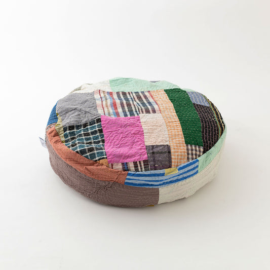 オルネコ・カンタパッチワーク 猫のプフ／Q