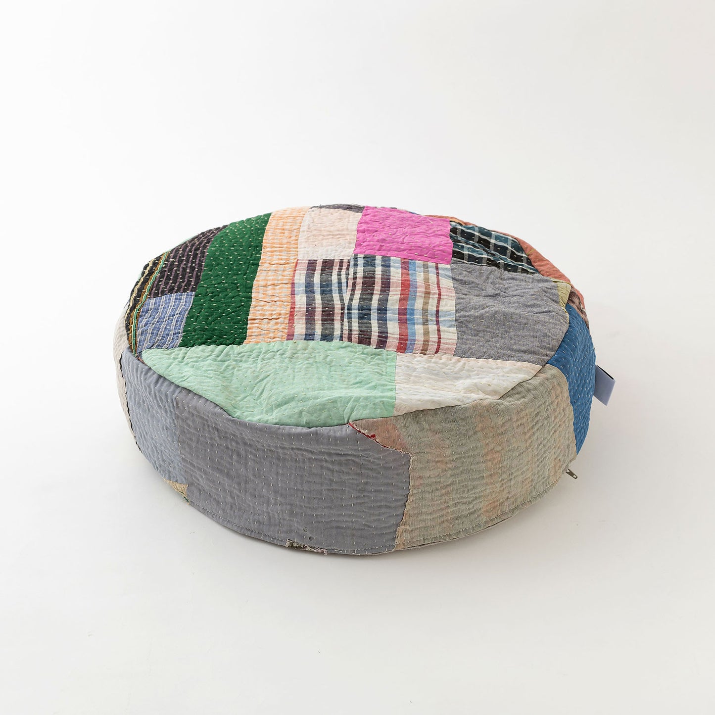 オルネコ・カンタパッチワーク 猫のプフ／Q