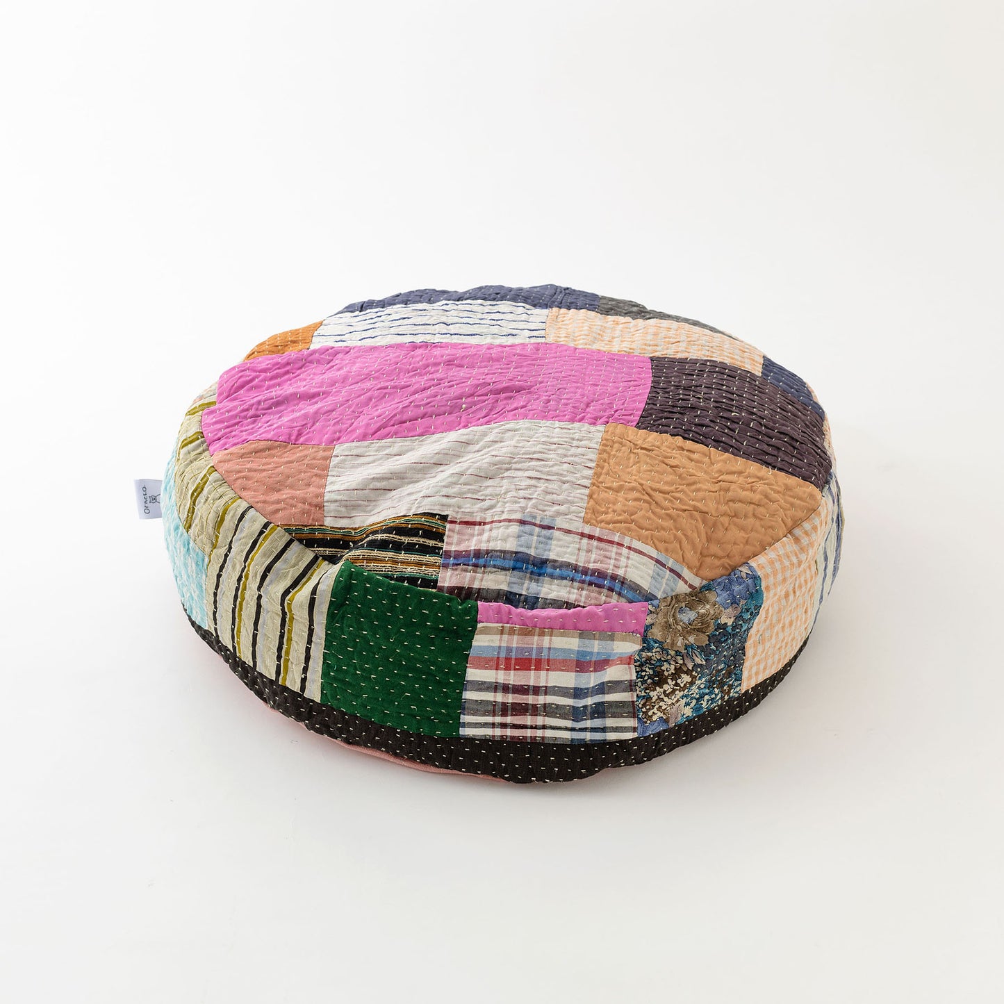 オルネコ・カンタパッチワーク 猫のプフ／U