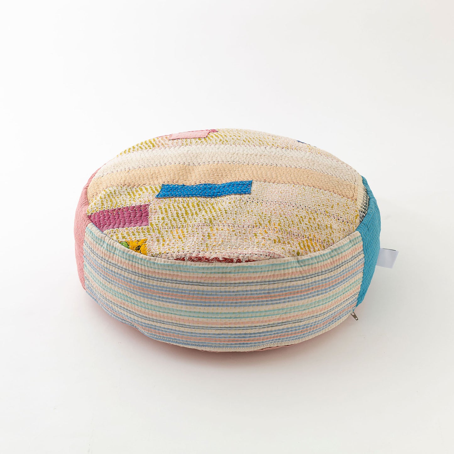 オルネコ・カンタパッチワーク 猫のプフ／V