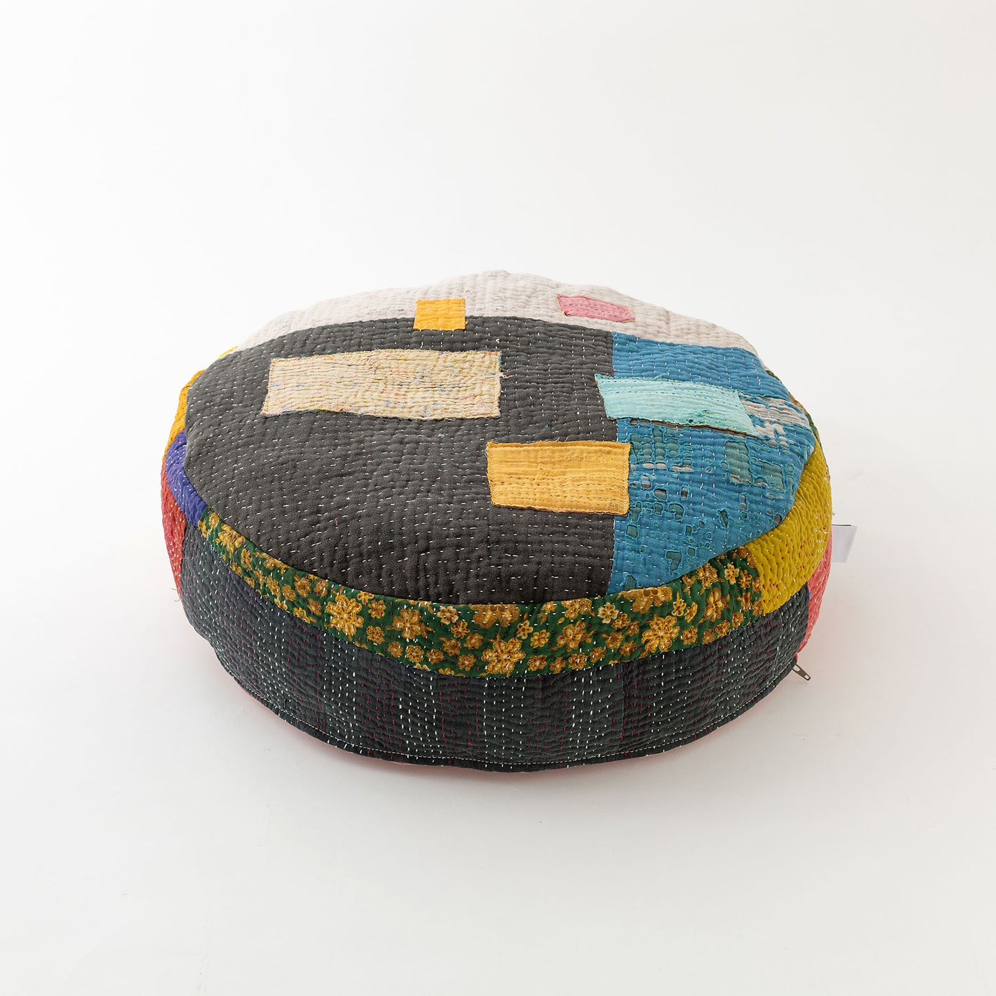 オルネコ・カンタパッチワーク 猫のプフ／1Q