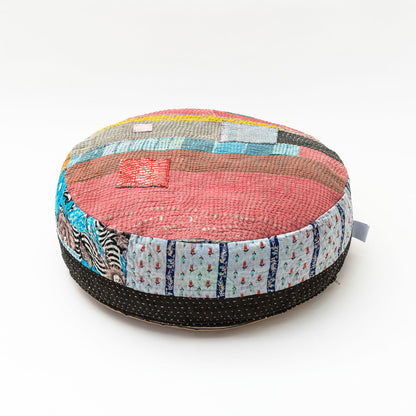 オルネコ・カンタパッチワーク 猫のプフ／Q