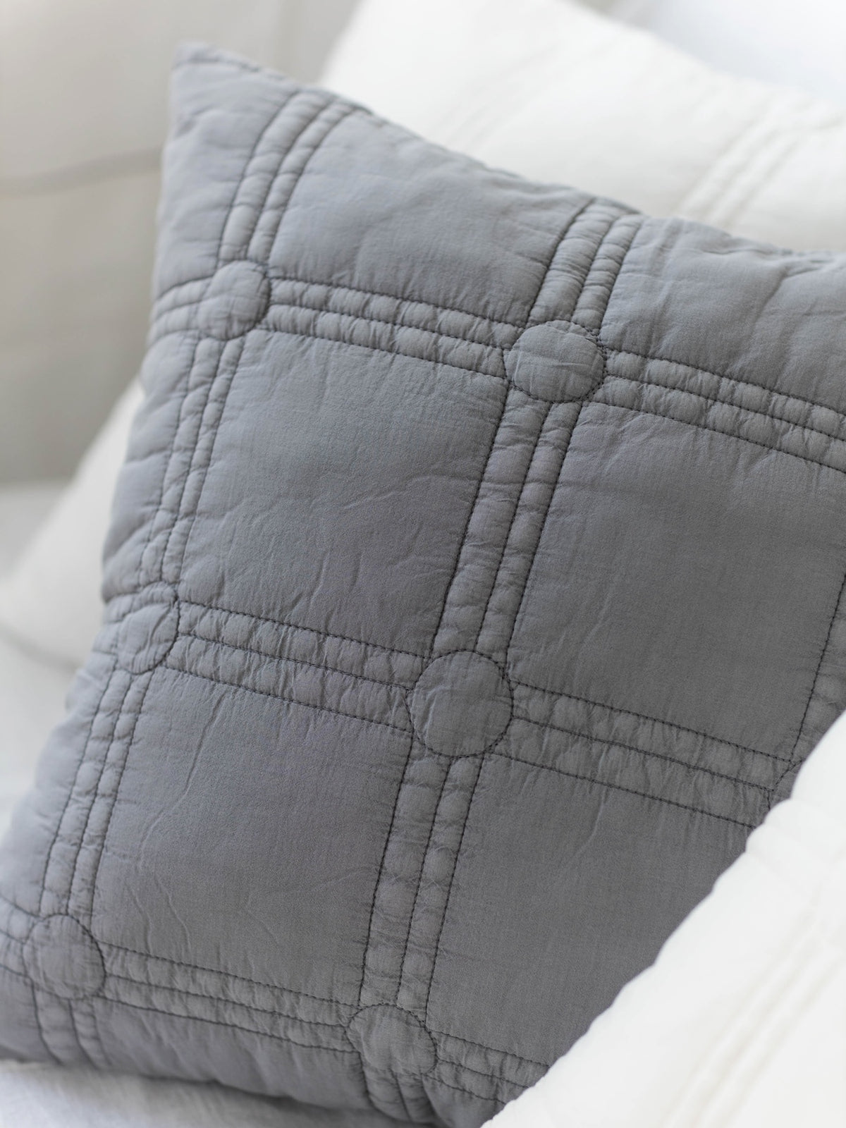 ダークグレー