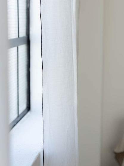 ホワイト（210cm、230cmのステッチはブラック）