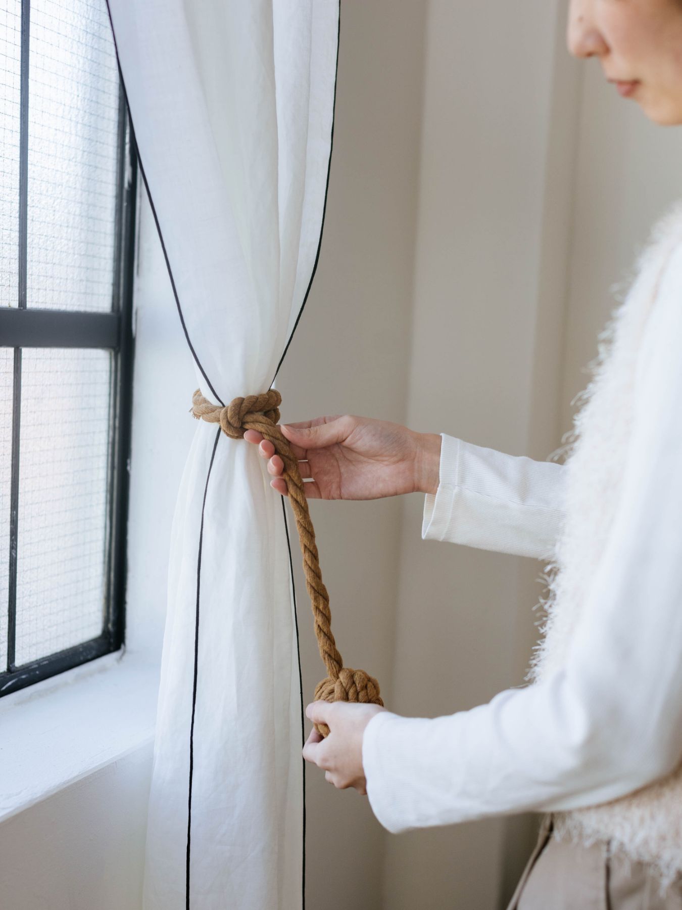 ホワイト（210cm、230cmのステッチはブラック）