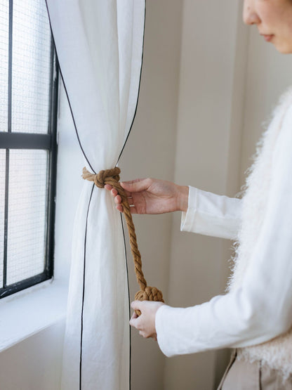 ホワイト（210cm、230cmのステッチはブラック）