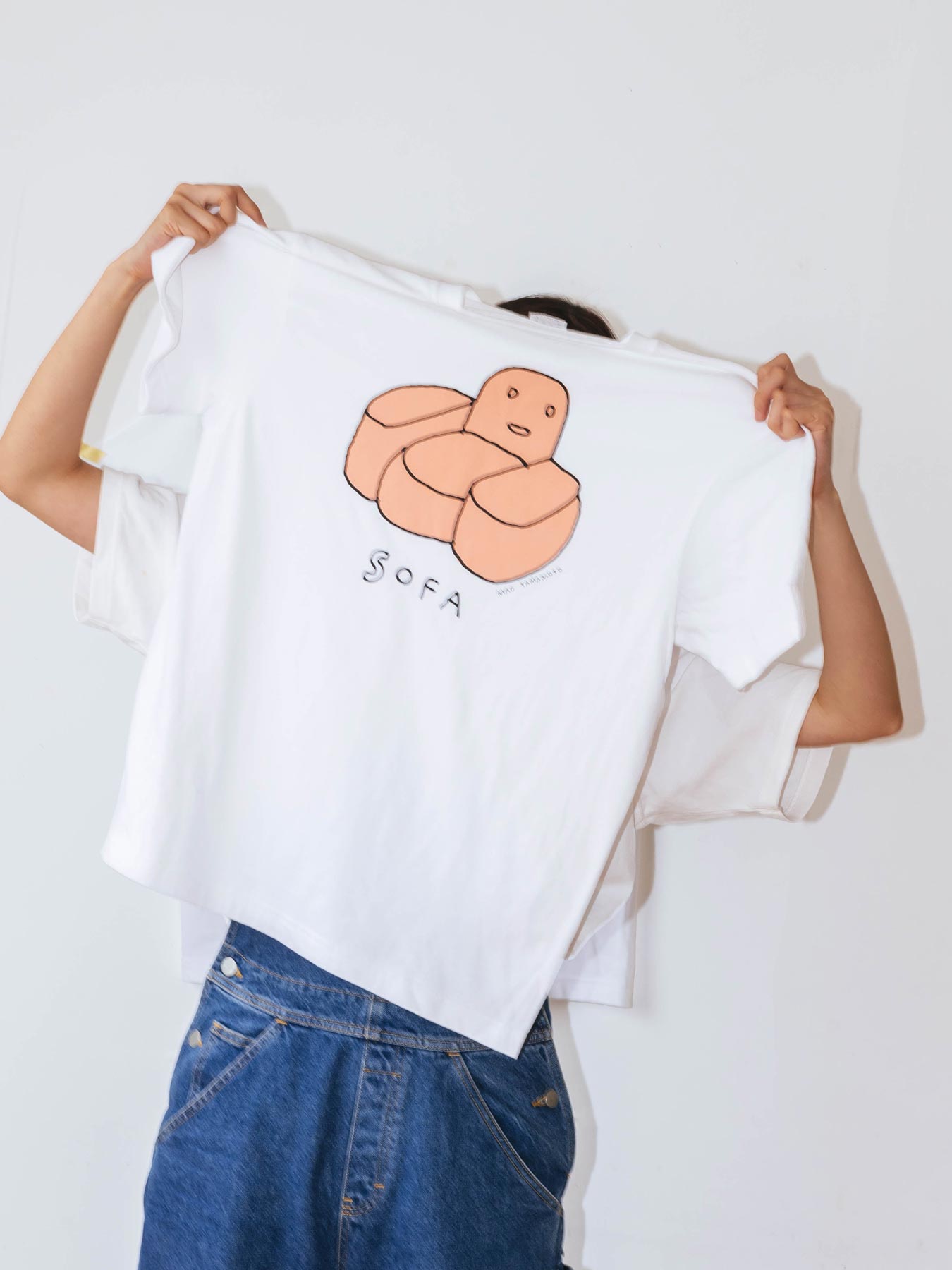山本麻央 × Orné de Feuilles Tシャツ