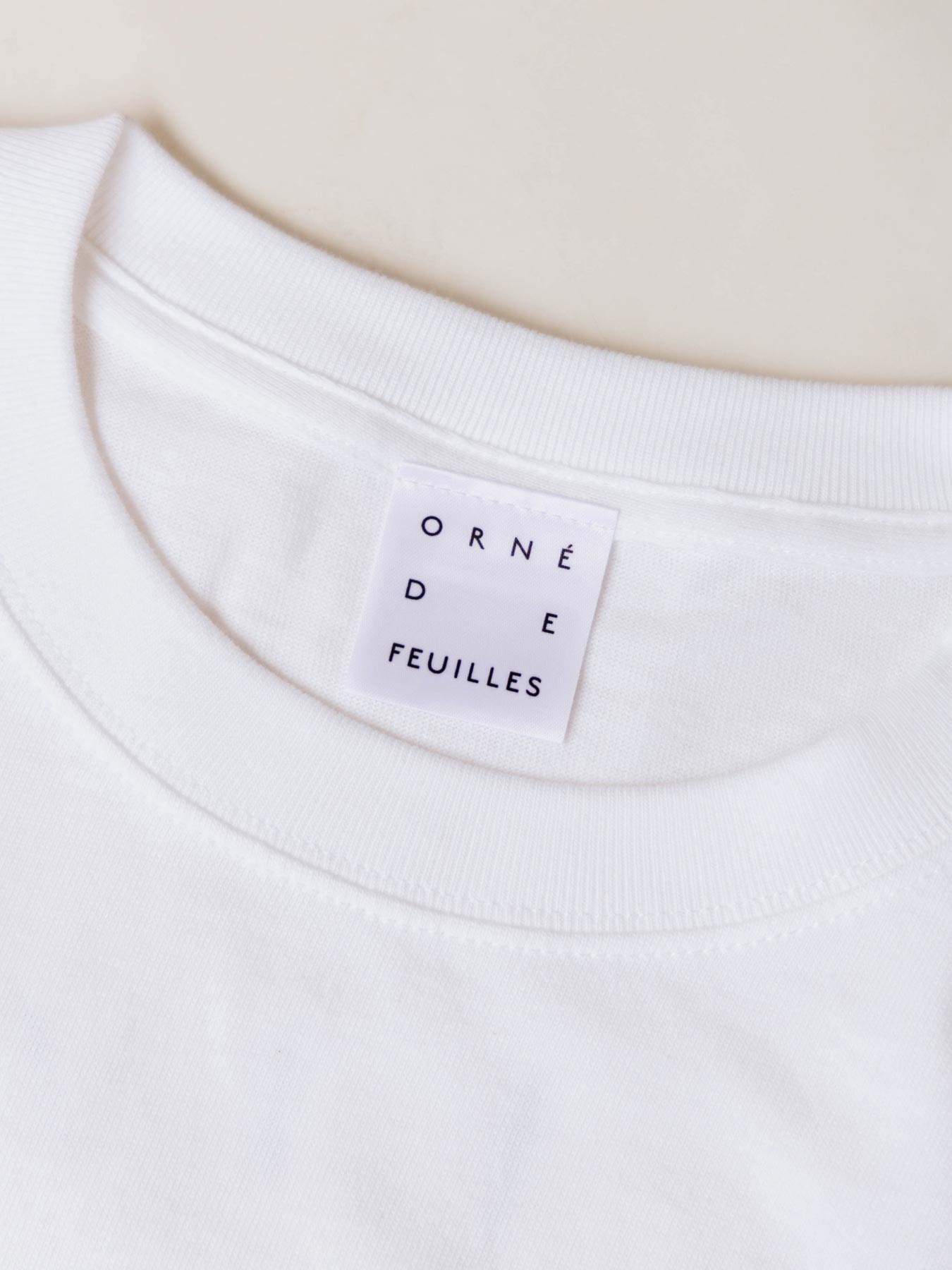 山本麻央 × Orné de Feuilles Tシャツ