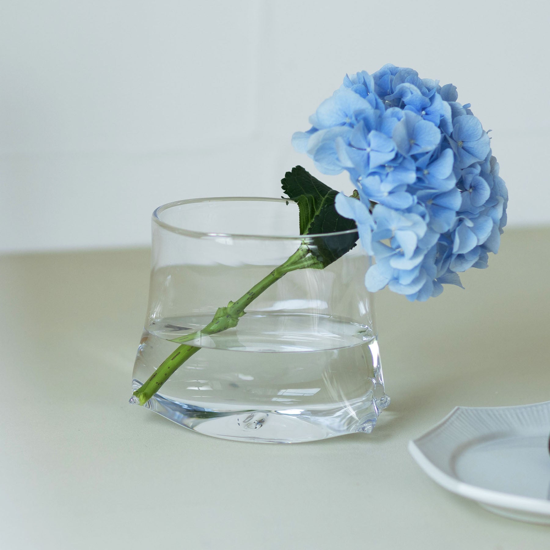 フラワーベース – Orné de Feuilles