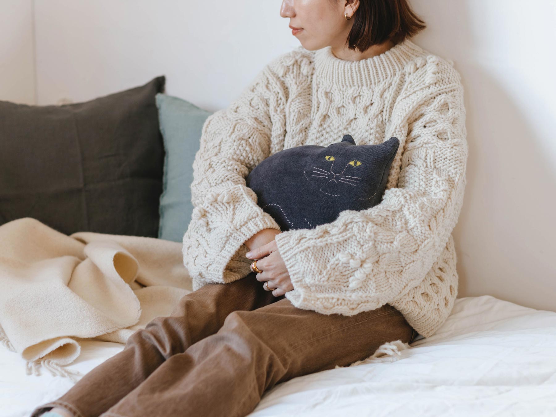 Tomotake ネコのクッション｜オブジェ・ぬいぐるみ｜オルネ ド