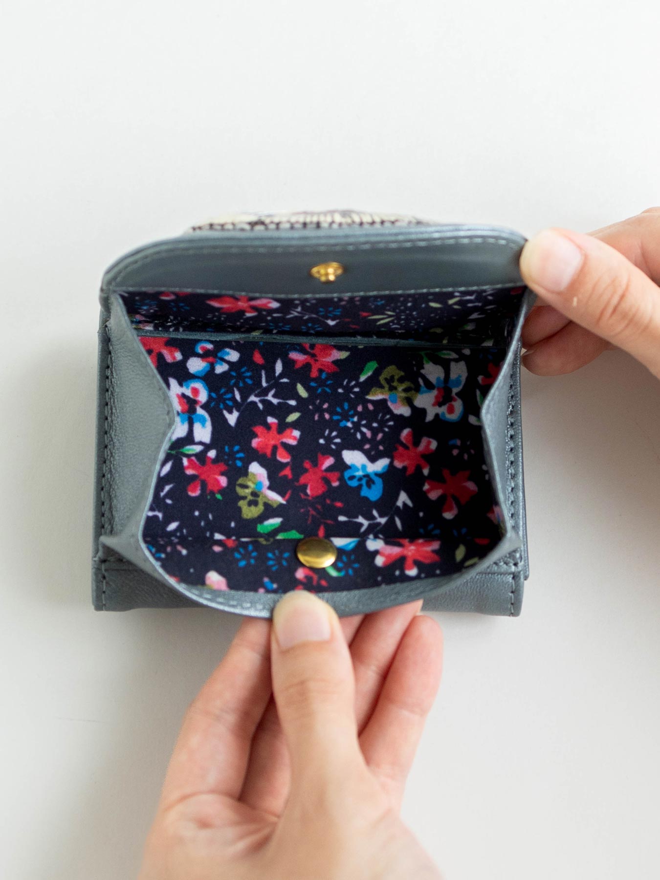 Tamao World 三毛猫 刺繍 ミニ財布 tamaoworld 刺繍ねこ ミニ財布｜ファッション雑貨・その他