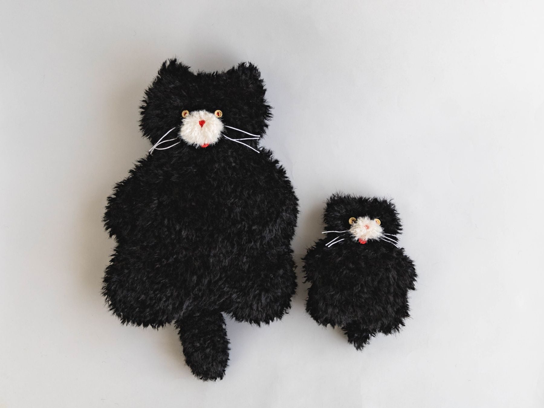 カバー表面の毛は抜け落ちることがあります。引っ張ると抜けやすいので、お取り扱いにご注意ください。
汚れた場合は、水で手洗い可能です。