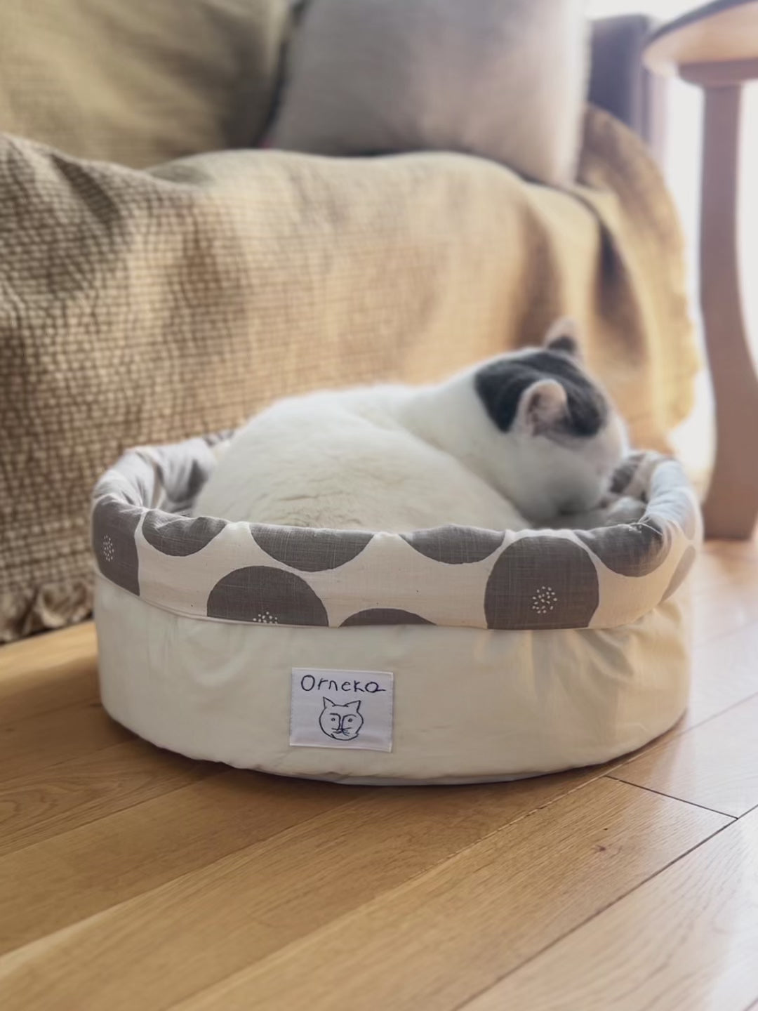 オルネコ・クッション付きラウンドベッド／あんパン｜オルネコ